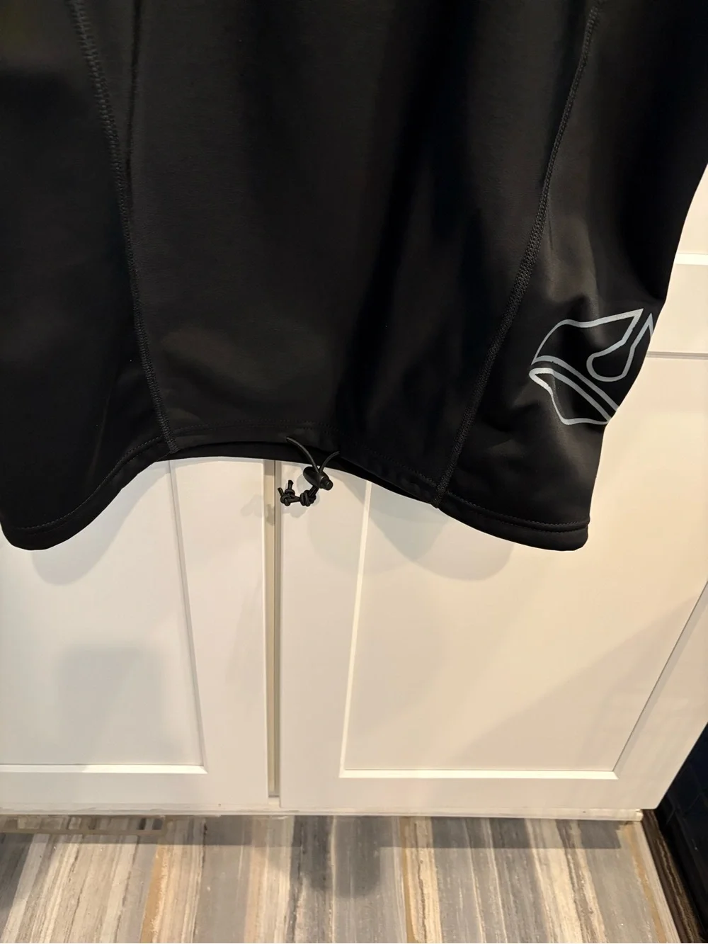 Lavacore | Men's Black Short-Sleeve Rash Guard Size M. Lined for warmth.